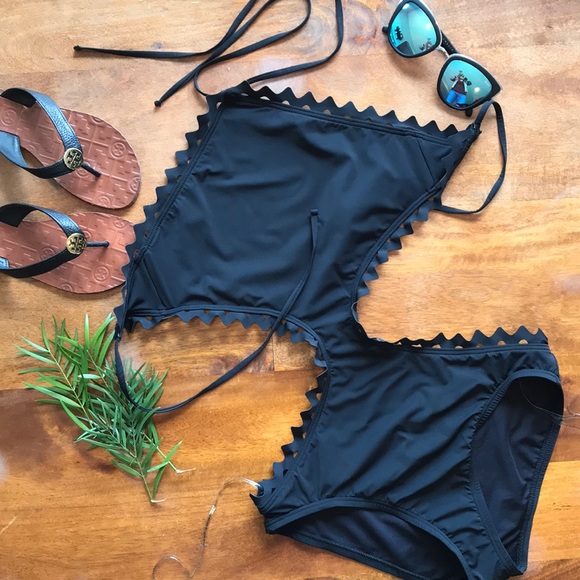 Vince Camuto Sexy Sea Scallops Cut Out Monokini - Picture 3 of 4